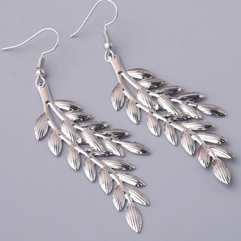 133. ā FINAL PRICE ā Silver Leaf Drop Earrings - Picture 2 of 5